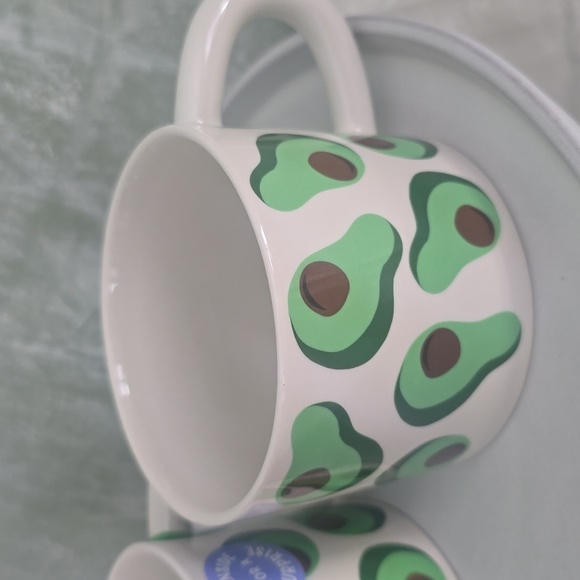 2 Avocado Patterned Stoneware Mugs with 3D Avocado Inside Mug NIB - Picture 2 of 5